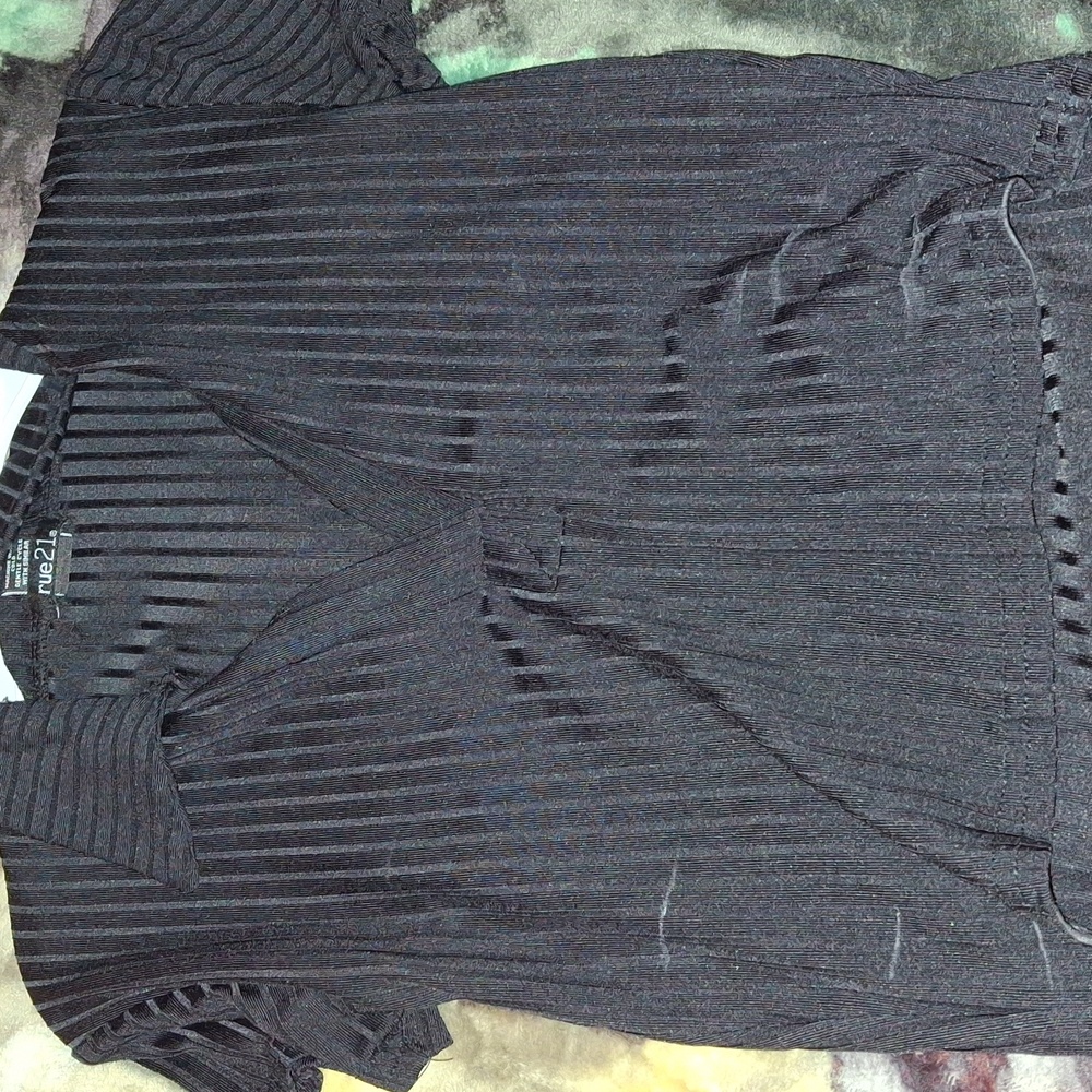 Rue21 Charcoal Pleated Short Sleeve Top